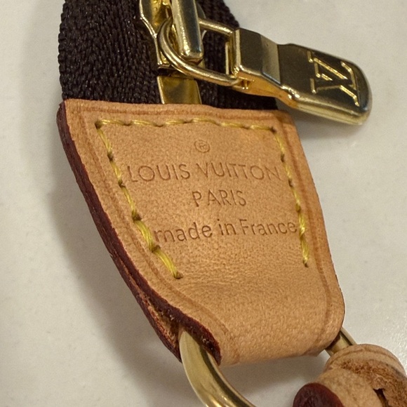 Louis Vuitton Pochette Monogram - Picture 4 of 8